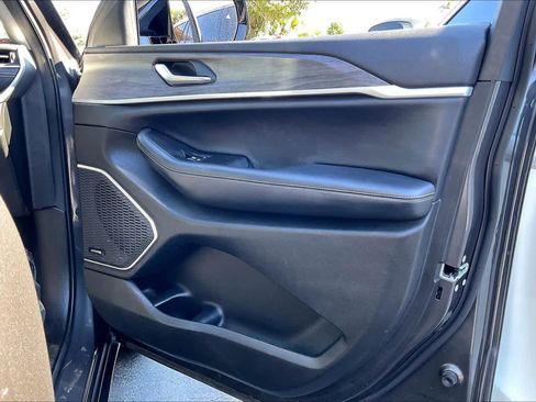 Used 2022 Jeep Grand Cherokee L Limited image 23