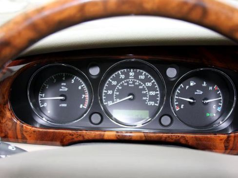 Used 2004 Jaguar XJ8 image 34