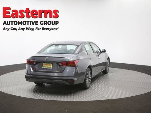 Used 2025 Nissan Altima 2.5 SV FWD image 39