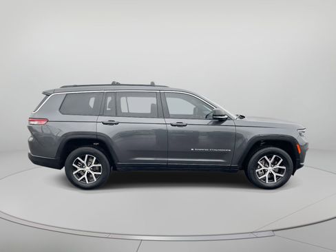 Used 2025 Jeep Grand Cherokee L Limited w/ Luxury Tech Group II image 2
