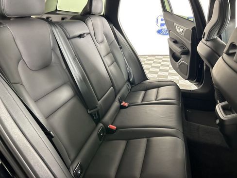 Used 2025 Volvo V60 B5 Cross Country Plus image 29