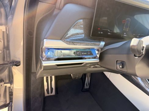 Used 2023 BMW i7 xDrive60 w/ Parking Assistance Package AWD/4WD image 32