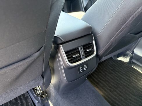 Used 2025 Subaru Outback Premium image 31