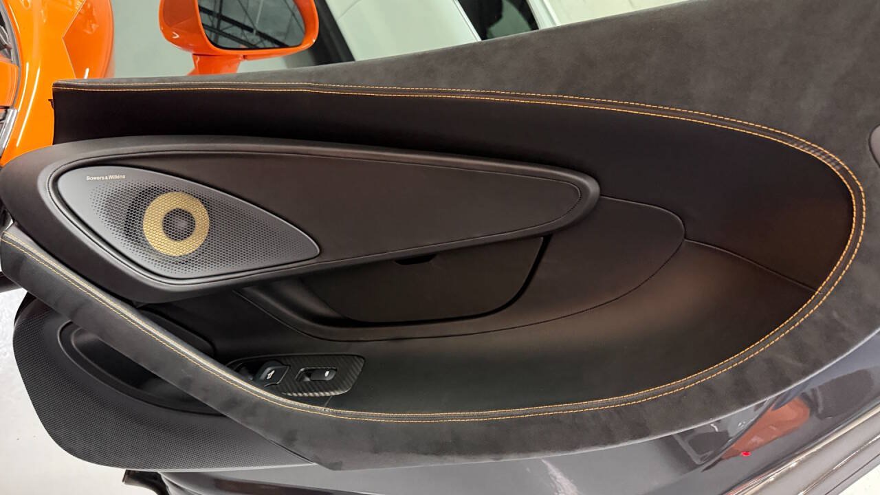 Used 2017 McLaren 570S Coupe RWD image 36