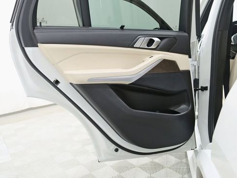 Used 2022 BMW X5 xDrive40i w/ M Sport Package image 34