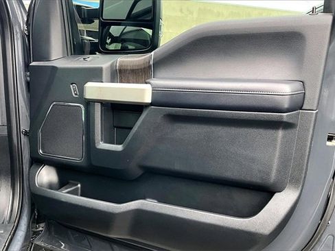 Used 2021 Ford F250 Lariat w/ Chrome Package image 27