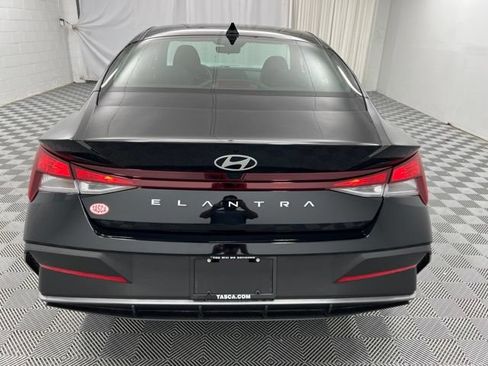 Used 2025 Hyundai Elantra SE FWD image 7