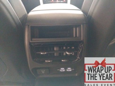 Used 2024 Jeep Grand Cherokee Altitude image 11