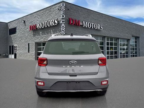 Used 2020 Hyundai Venue SEL image 4