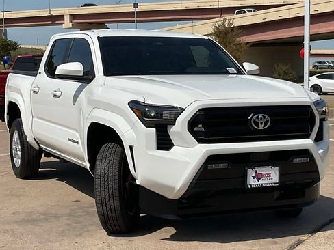 Used 2025 Toyota Tacoma SR5 RWD image 3