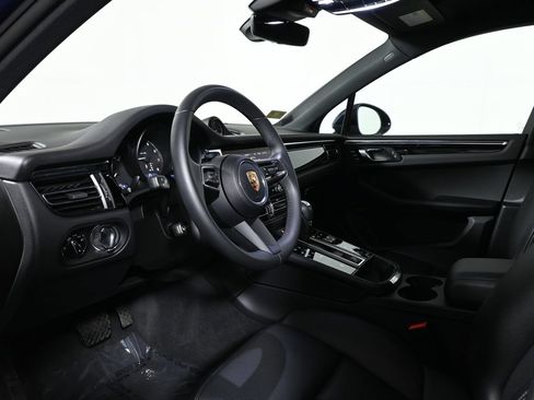 Used 2025 Porsche Macan AWD/4WD image 4