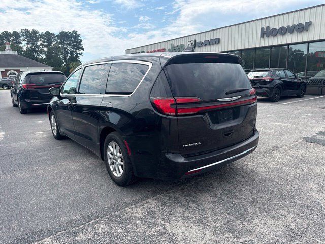 Used 2024 Chrysler Pacifica Touring-L FWD image 5