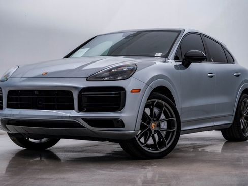 Used 2022 Porsche Cayenne Turbo image 1