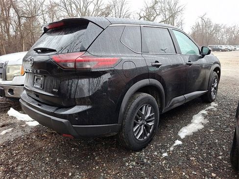 Used 2024 Nissan Rogue S image 6