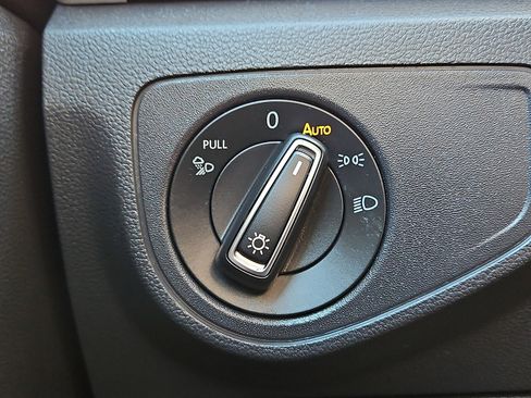 Certified 2021 Volkswagen Atlas Cross Sport S image 20