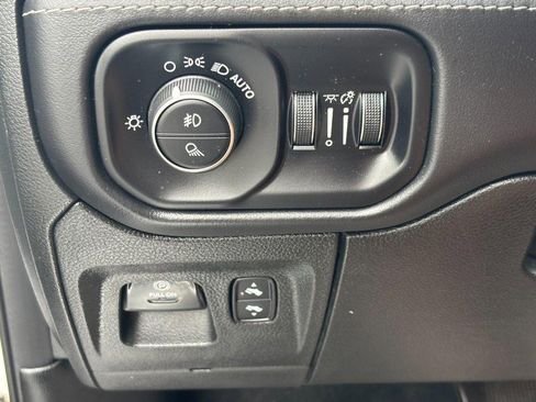 Used 2023 RAM 1500 Limited w/ Body Color Bumper Group image 19