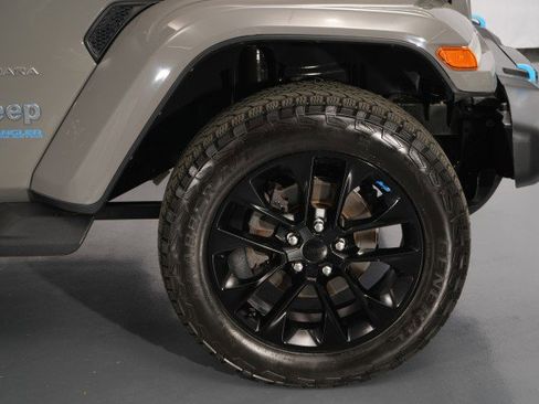 Used 2022 Jeep Wrangler Unlimited Sahara w/ Cold Weather Group AWD/4WD image 61