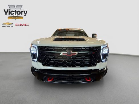 Used 2026 Chevrolet Silverado 2500 ZR2 AWD/4WD image 2