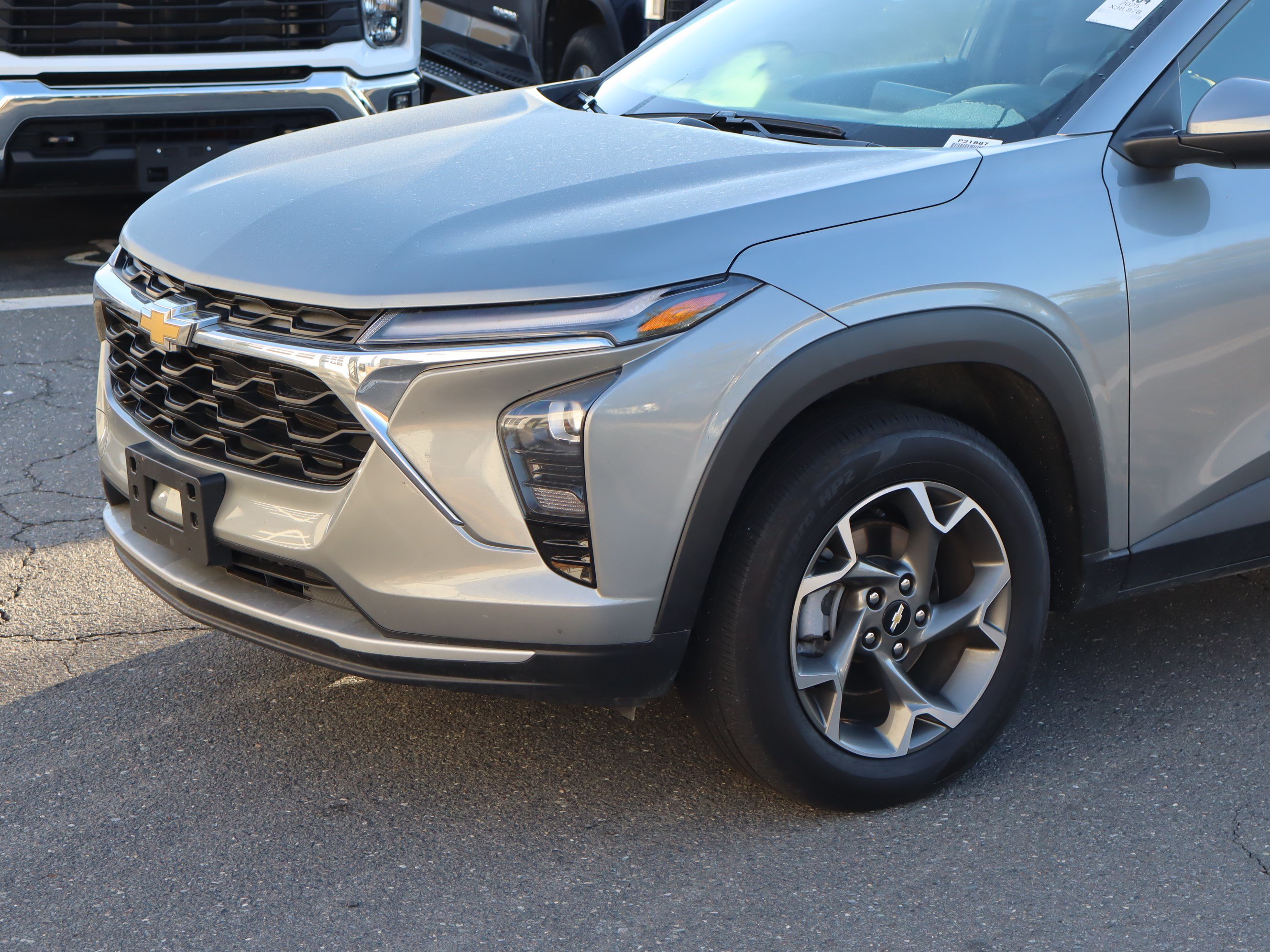 Used 2025 Chevrolet Trax LT FWD image 16