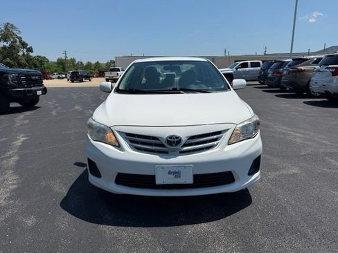 Used 2013 Toyota Corolla LE FWD image 2