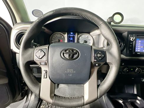 Used 2017 Toyota Tacoma SR5 w/ Tow Package RWD image 15