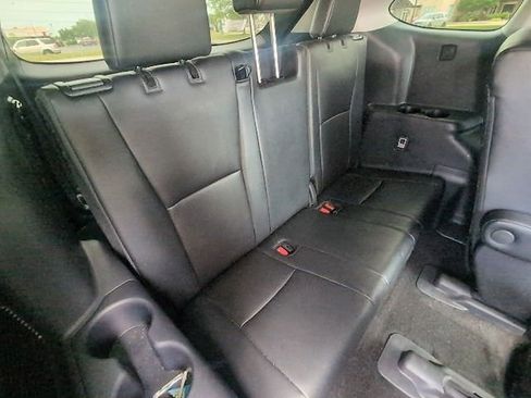 Certified 2024 Toyota Highlander XLE FWD image 5
