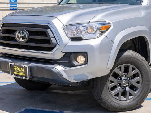 Used 2021 Toyota Tacoma SR5 AWD/4WD image 6