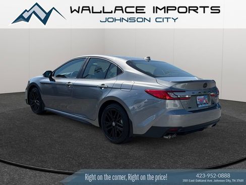 Used 2025 Toyota Camry SE w/ Convenience Package FWD image 4