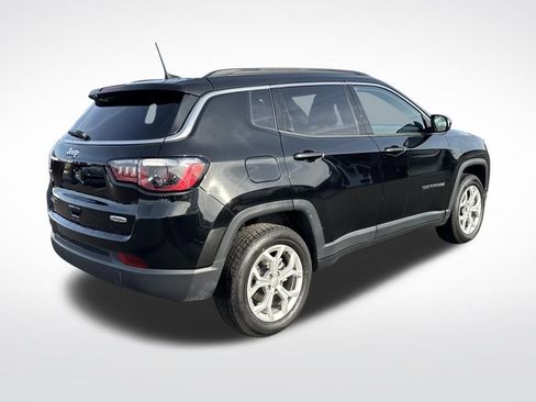 Used 2024 Jeep Compass Latitude image 6