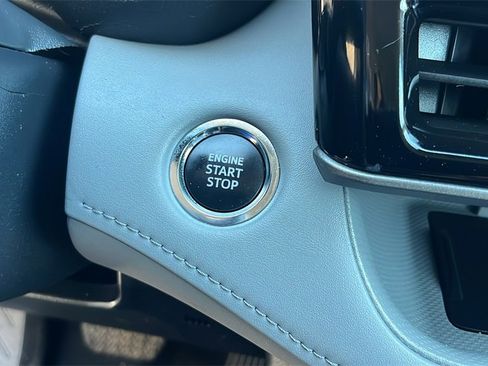 Used 2023 Toyota Highlander XLE image 30