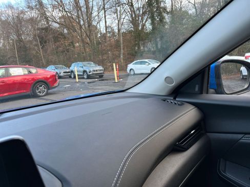 Used 2025 Nissan Sentra SV image 33