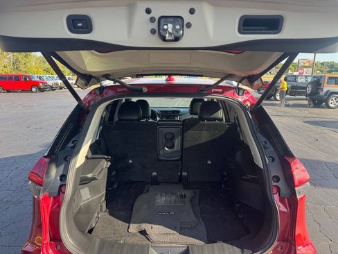 Used 2018 Nissan Rogue S image 9