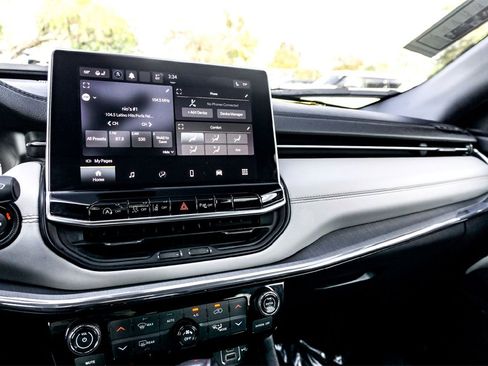 Used 2024 Jeep Compass Limited image 23