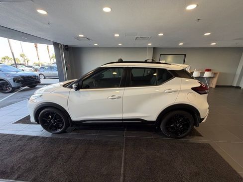 Used 2021 Nissan Kicks SR w/ SR Premium Package image 8