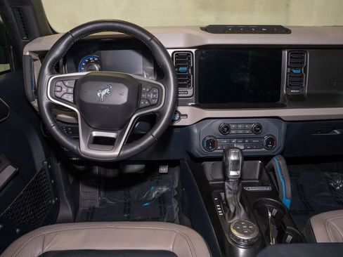 Used 2022 Ford Bronco Wildtrak image 2