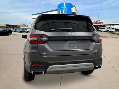 New 2025 Honda Pilot Touring image 4