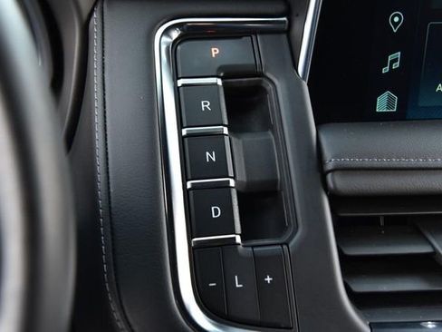 Used 2024 Chevrolet Suburban LT image 17