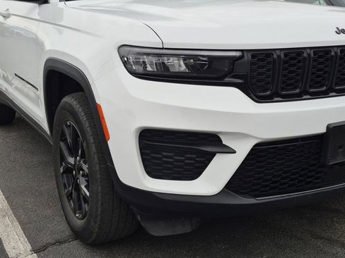 Certified 2024 Jeep Grand Cherokee Altitude image 4