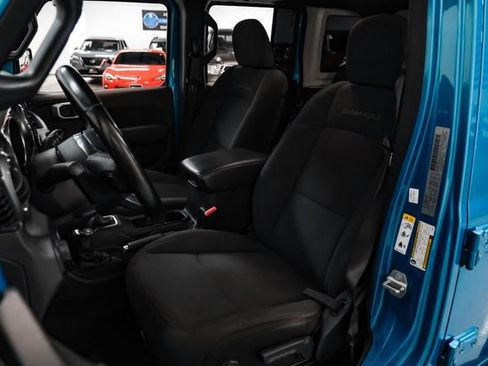 Used 2020 Jeep Wrangler Unlimited Sahara AWD/4WD image 31