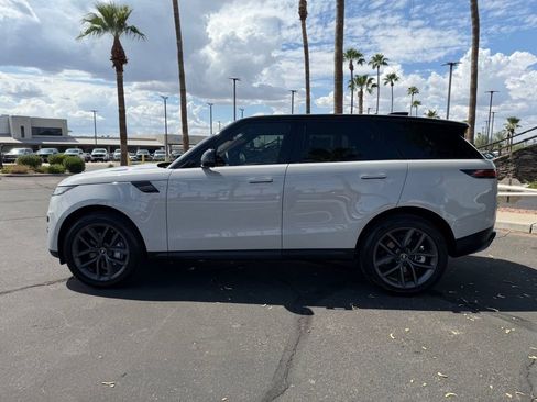 Used 2025 Land Rover Range Rover Sport SE AWD/4WD image 3