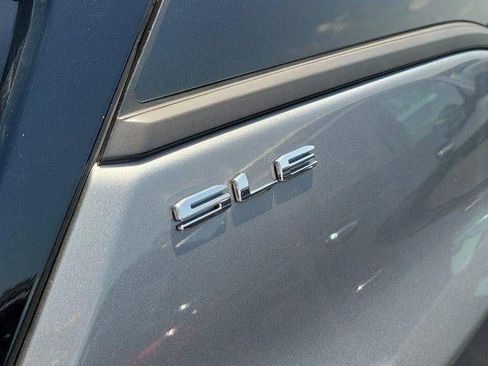Used 2024 GMC Terrain SLE w/ Driver Convenience Package FWD image 6