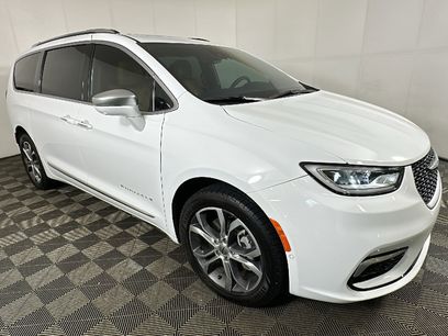 Used 2022 Chrysler Pacifica Pinnacle