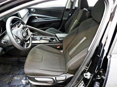 Used 2023 Hyundai Elantra SEL FWD image 8