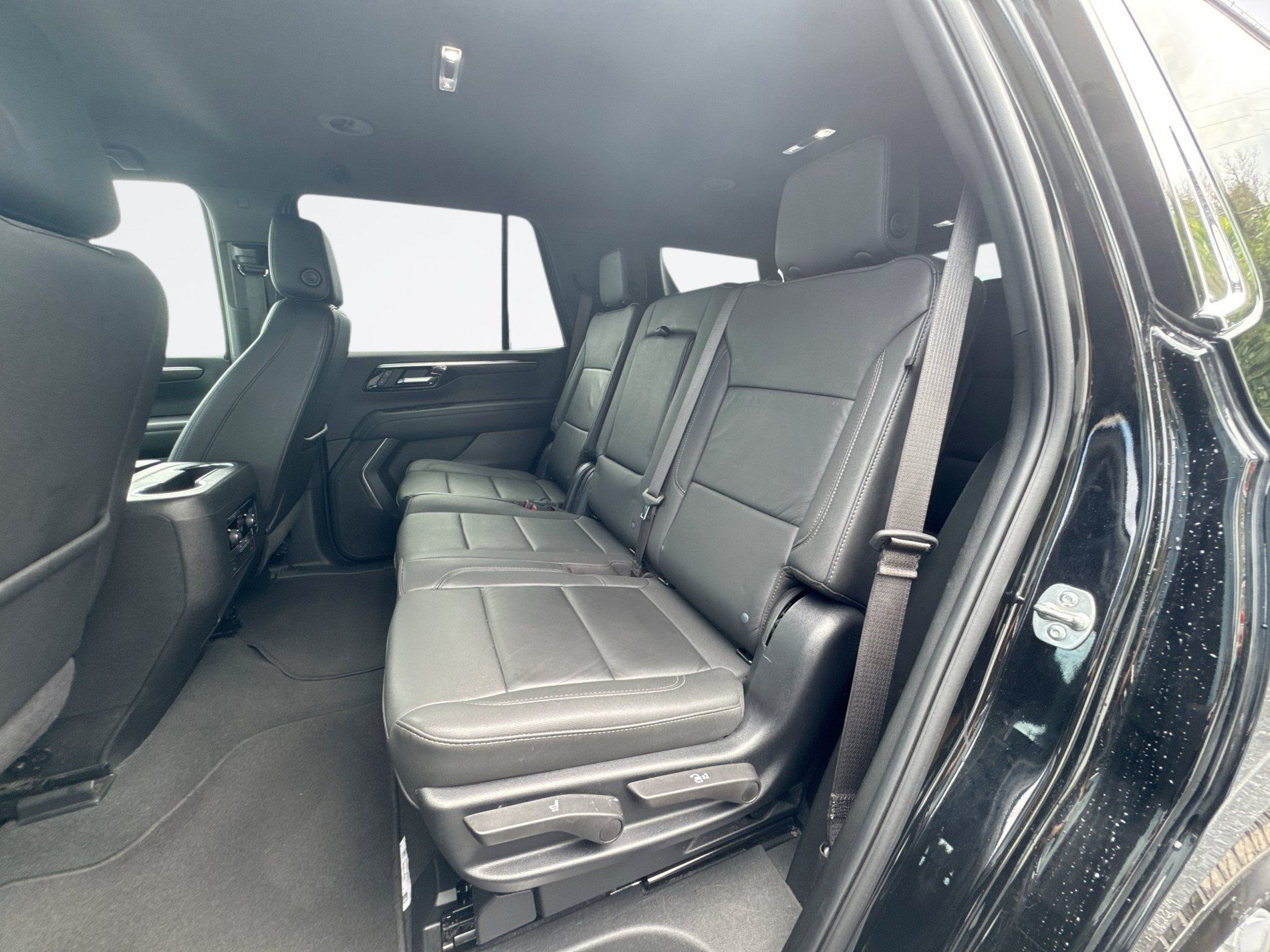 Used 2025 Chevrolet Tahoe LT RWD image 14