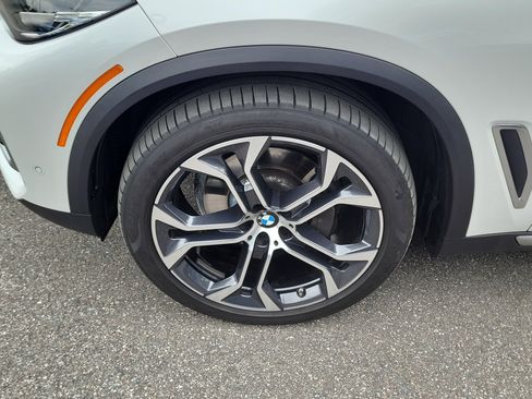 Used 2022 BMW X5 xDrive40i w/ Premium Package AWD/4WD image 38