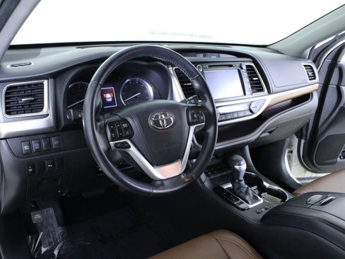 Used 2017 Toyota Highlander Limited image 22