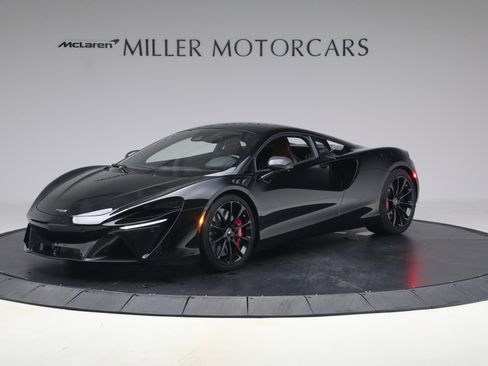 Used 2024 McLaren Artura RWD image 2