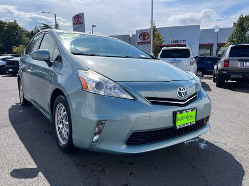 Used 2014 Toyota Prius V Three FWD image 1
