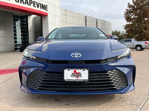 Used 2025 Toyota Camry LE image 4