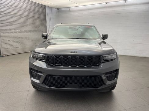 New 2025 Jeep Grand Cherokee Altitude image 6